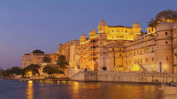 Captivating view of a palace in a lakeside city