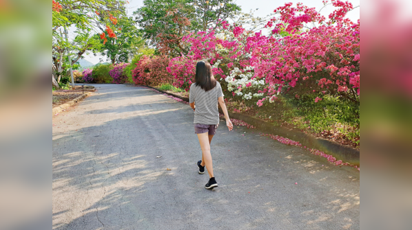 Walking after meal illustration